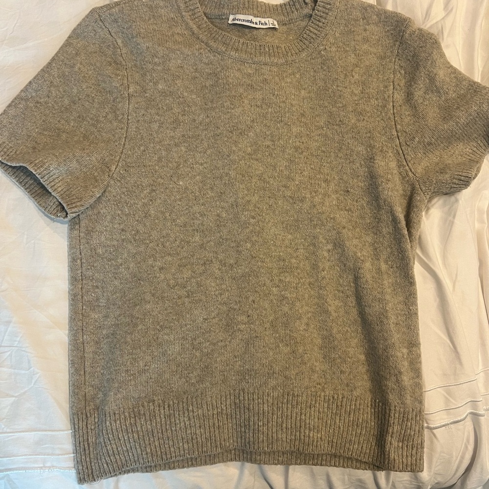 Abercrombie & Fitch Women’s Tan Crewneck Sweater shirt